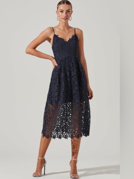 Astr Dresses & Skirts - ASTR the Label-Navy Lace Midi Dress, size medium